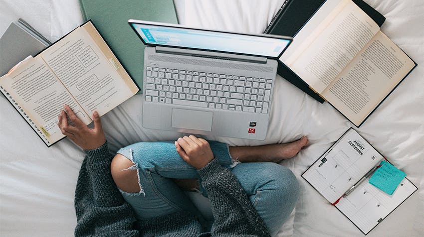 When to fly for the cheapest flights for your volunteer abroad trip.