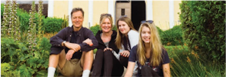 Volunteer travel for families