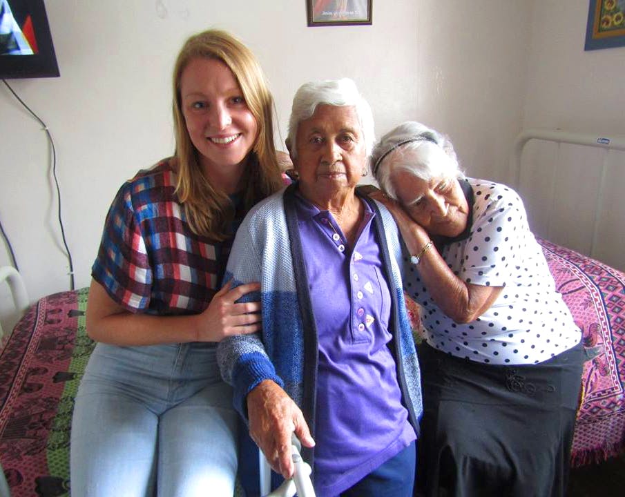 Elderly Care Volunteer Program in Colombia - Medellín
