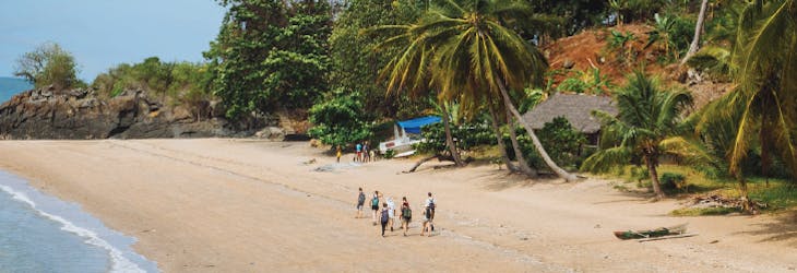 Forest Conservation volunteers in Madagascar with IVHQ